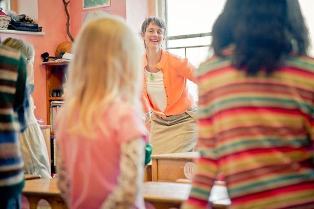 1-kids-working-together-3